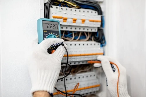 electrician-apache-junction-arizona-testing-electrical-panel