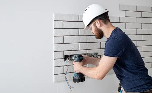 electricians-in-cave-creek-az-installing-electrical-sockets
